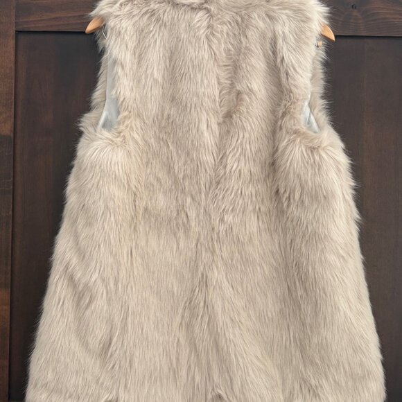 NWT Banana Republic Faux Fur Vest Light Taupe - Picture 3 of 3